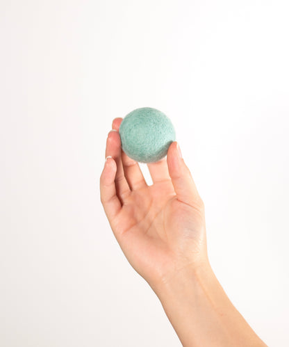 BUDDY. Juguete para perros de lana de oveja "Pelota" - Menta 