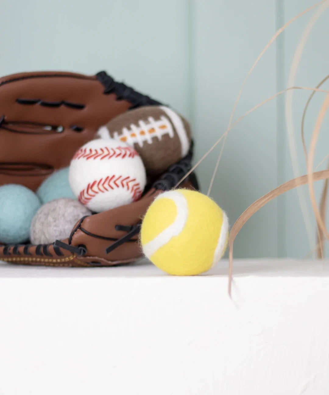 BUDDY. Juguete para perros de lana de oveja "Pelota de tenis" 
